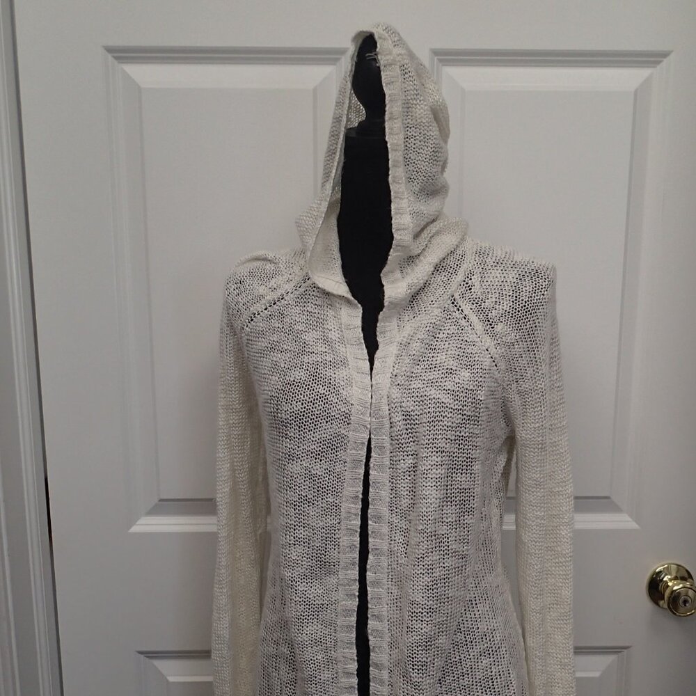 No Boundaries White Women's Sweater Size Medium (7-9)